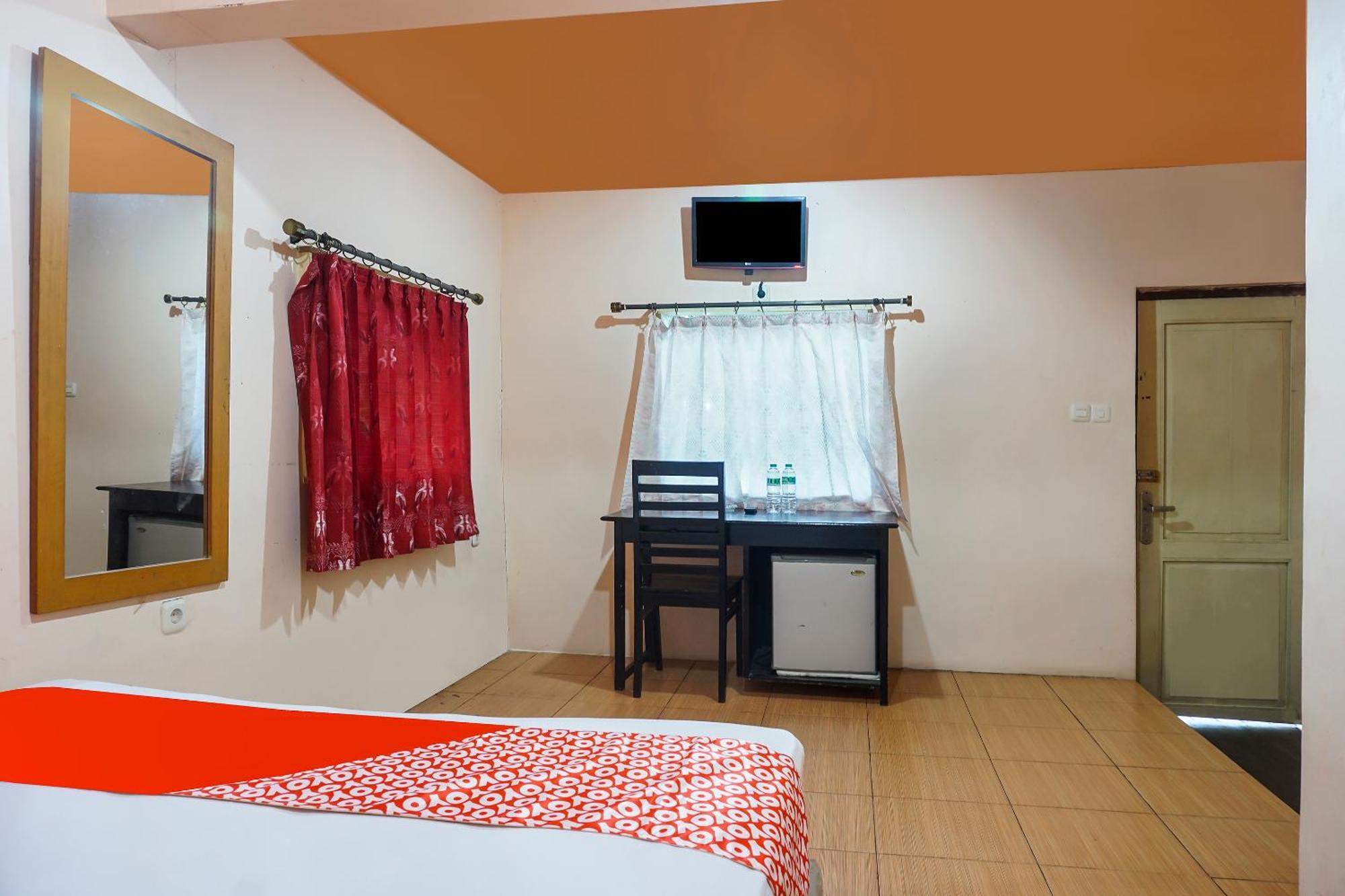 Oyo 90923 Makassar Cottage Balangberu Экстерьер фото